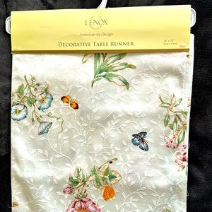 Lenox Butterfly Meadow collection Table Runner NWT